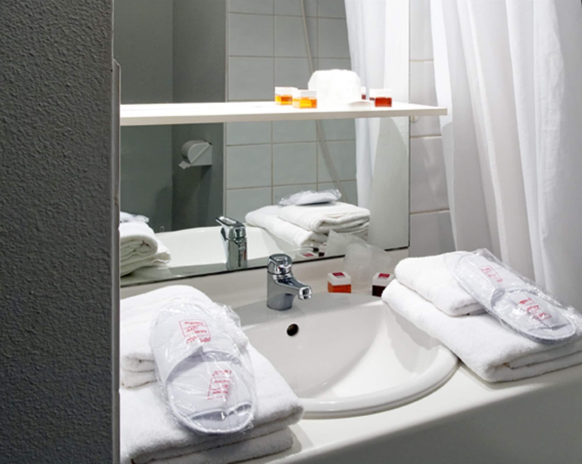 Sejours & Affaires Tours Leonard De Vinci Aparthotel Exterior photo